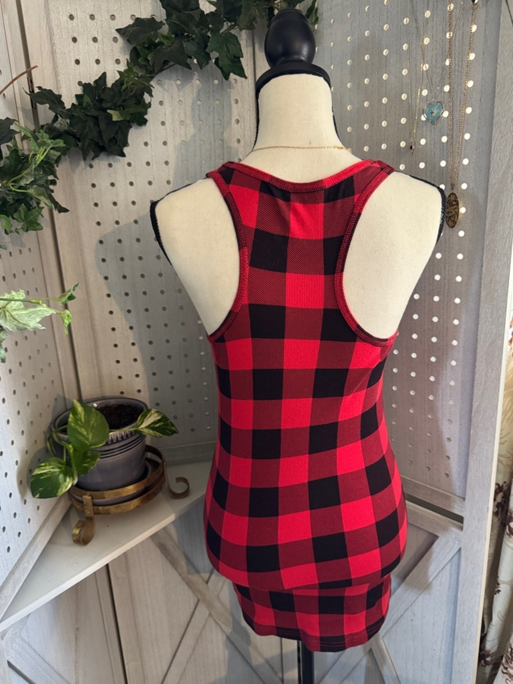 FREE BUNDLE ITEM✨ No Boundaries Red Ribbed Tank Top - Picture 3 of 4
